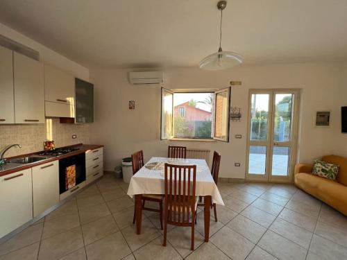 Una cocina o cocineta en La collina dei venti