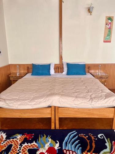 Postel nebo postele na pokoji v ubytování Trinity Home Stay