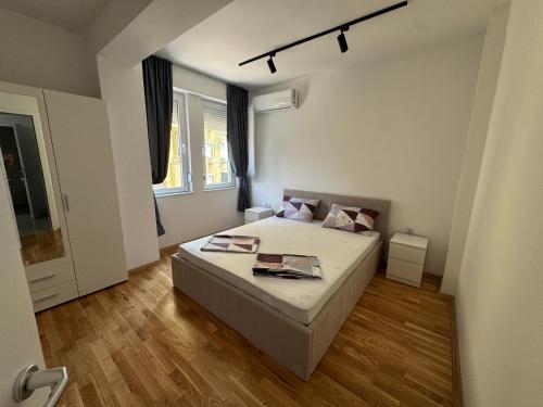 מיטה או מיטות בחדר ב-NN Apartment 1