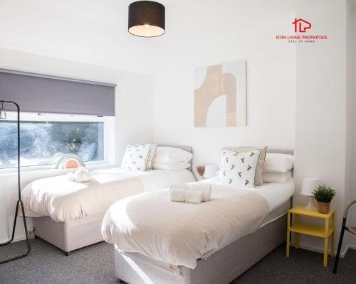 Postel nebo postele na pokoji v ubytování 7Beds Contractor & Family Haven St Helens