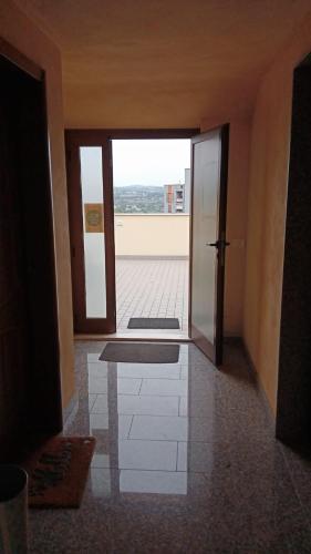 an empty room with a view of a balcony at La terrazza di Maja in Chieti