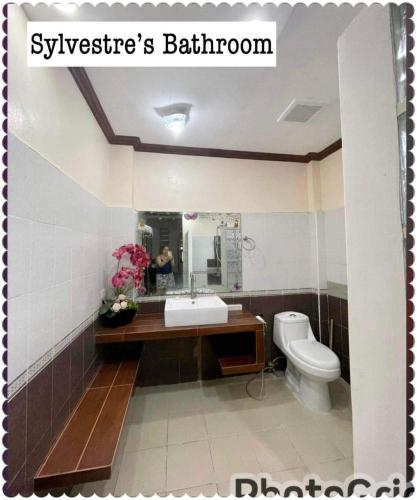 Ванная комната в Archies Place Bed and Breakfast