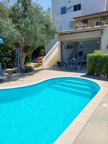 Πισίνα στο ή κοντά στο Villa Chariklia Studios