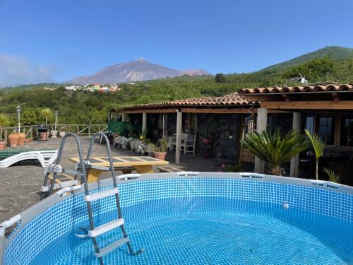basen przed domem w obiekcie TENERIFE ECOLIFE HOUSES by APARTAMENTOS ESTRELLA DEL NORTE w mieście Garachico