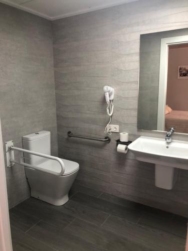 Ένα μπάνιο στο Hostal La Morenica