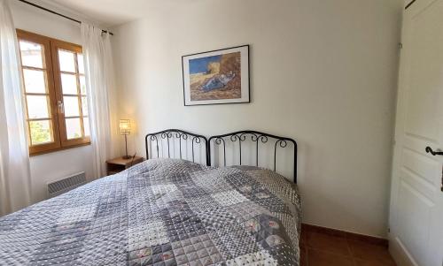 a bedroom with a bed with a quilt on it at Le Bariole, luxury villa with heated pool in Cesseras