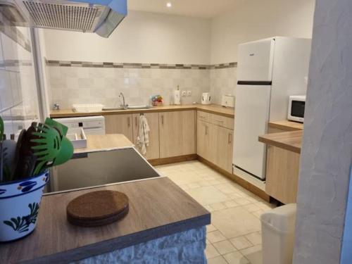 Η κουζίνα ή μικρή κουζίνα στο Agréable maisonnette entre océan et vignes