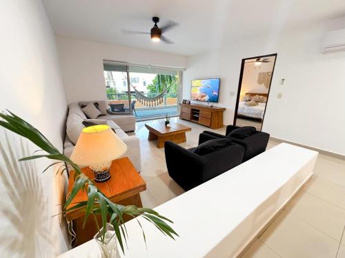 Posezení v ubytování Spacious Apartment with Terrace, Pool and Beach Access