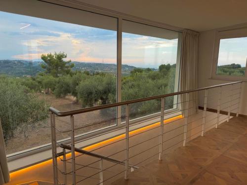 a room with a balcony with a large window at La Depèndance Luxury Rooms in Francavilla al Mare