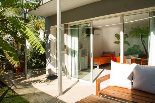 a glass house with a bench on a patio at Apartamentos PREMIUM CON YACUZZI DUNAS DEL ESTE in Punta Colorada