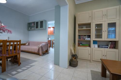 a living room with a table and a dining room at Roots House Pozar in Piperiaí