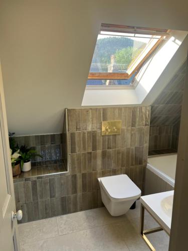 Koupelna v ubytování Lewis Lodge - Stunning & Exclusive Luxury Home in the Heart of Ballater, Royal Deeside