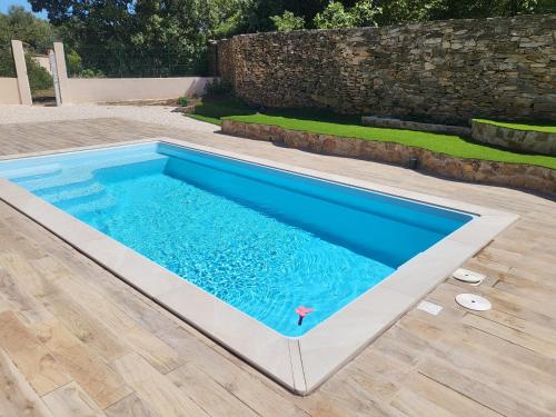 Photo de la galerie de l'établissement Villa avec piscine et terrain de pétanque, à La Ciotat