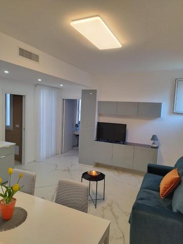 a living room with a couch and a table at La casa di mest Pepp in Monopoli