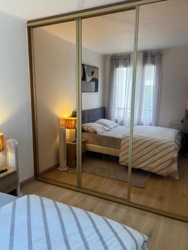 Postel nebo postele na pokoji v ubytování Champion suites