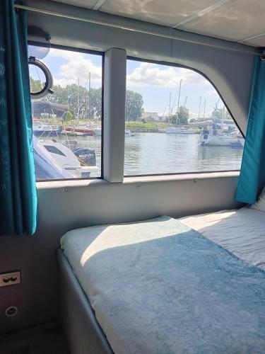 a window in a boat looking out at the water at MOONLIGHT HOUSEBOAT in Świnoujście