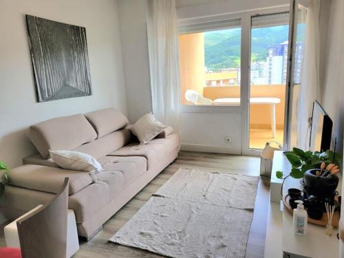 a living room with a white couch and a table at APARTAMENTO ACOGEDOR CON BONITAS VISTAS. E-BI-609 in Bakio