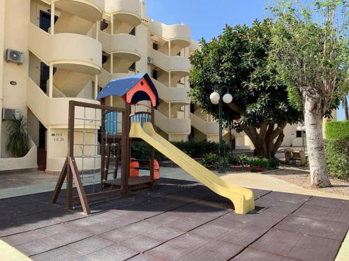 Apartamento con piscina a 200m de la playa en Denia