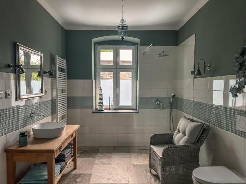 Koupelna v ubytování Landhaus hinter`m See Ferienwohnung Landliebe luxuriöser Wintergarten Kachelöfen