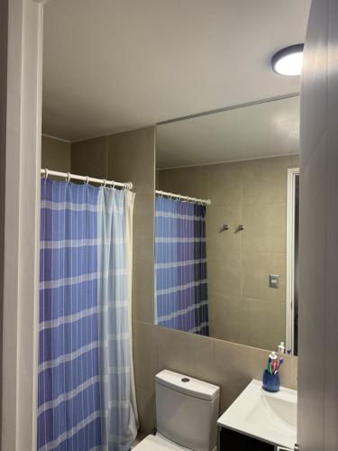 Ένα μπάνιο στο Departamento para 7 personas Con con