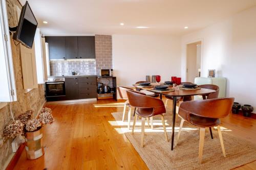 a kitchen and dining room with a table and chairs at Authentic Porto Village in Porto