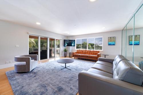 a living room with a couch and a table at The Desoto - Oceanview Inn in Hollywood