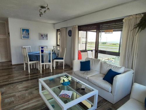 Χώρος καθιστικού στο Parquemar Center Apartamento frente al mar excelente ubicacion