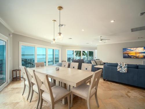 a dining room with a table and a couch at Fishermen`s Paradise in Big Pine Key
