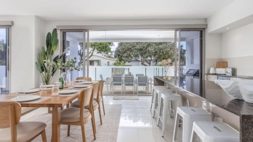 a dining room with a table and chairs at Elliston House in Kingscliff
