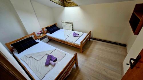 Ένα ή περισσότερα κρεβάτια σε δωμάτιο στο Idolina Apartment