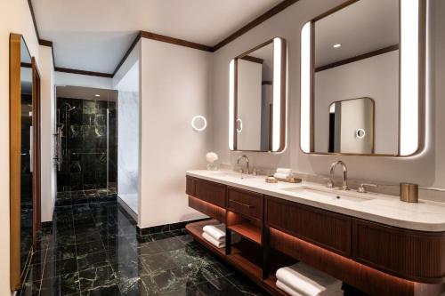 Koupelna v ubytování The Ritz-Carlton Dallas, Las Colinas