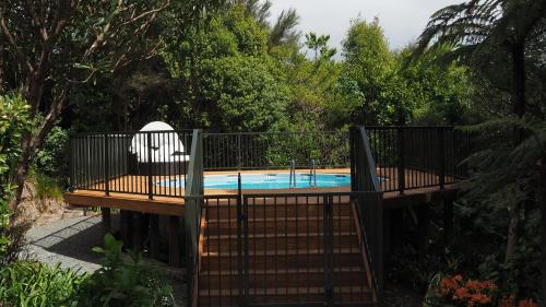 Piscina en o cerca de Uniqueness