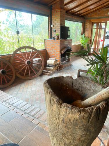 Φωτογραφία από το άλμπουμ του Chalé Cabana Sítio na Serra para amigos e familiares com Piscina σε Annitapolis