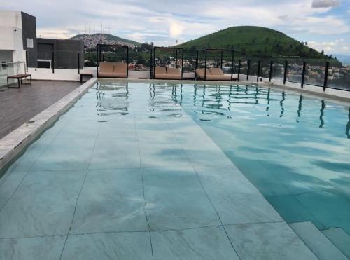 Πισίνα στο ή κοντά στο Departamento en zona sur con Alberca y Vistas Panorámicas