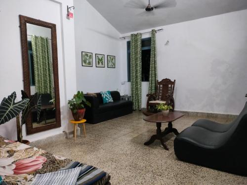 Posezení v ubytování Shenvi Homestay, Old Goa