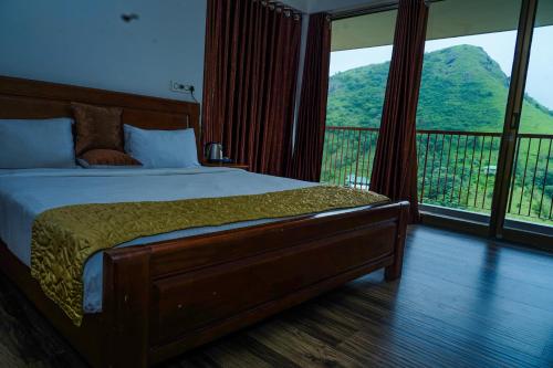 Nespecifikovaný výhled na hory nebo výhled na hory při pohledu z hotelu