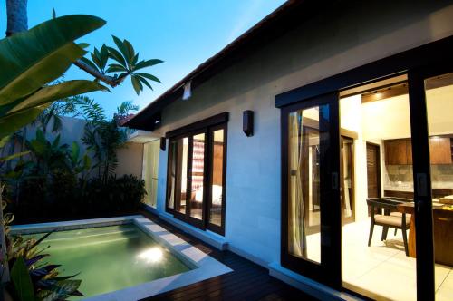 a view of the backyard of a house with a swimming pool at Villa Puspa in Tanah Lot