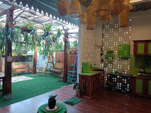 Κήπος έξω από το GriyaArimba 2 Homestay