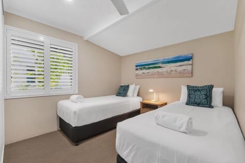 Postel nebo postele na pokoji v ubytování 15 Coco Bay Resort