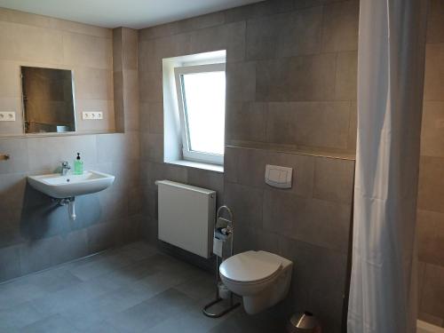 Ένα μπάνιο στο Ferienwohnung am Steingärtchen