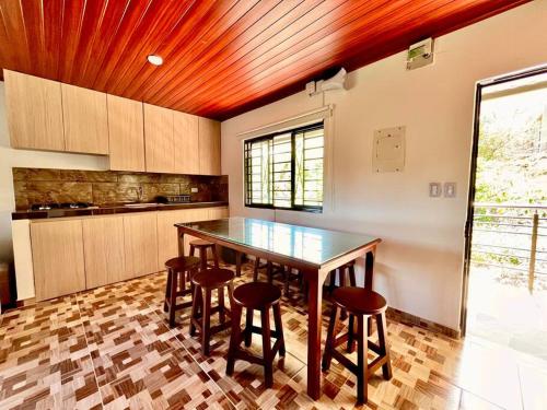 a kitchen with a table and stools in a room at El Diamante - Finca Privada con Piscina Barbosa in Barbosa