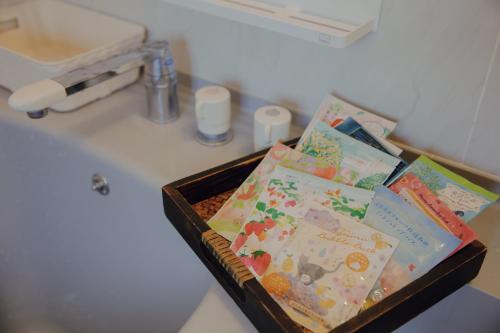 a tray filled with books sitting on a counter at 旅館依山盡イサンジン in Maniwa