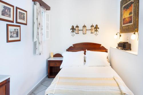 Ένα ή περισσότερα κρεβάτια σε δωμάτιο στο Sunrock Suites - Villa Begonia