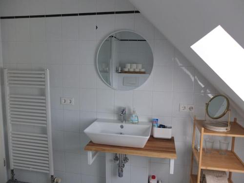 Fotografie z fotogalerie ubytování Dachgeschosswohnung Seeblick v destinaci Tutzing