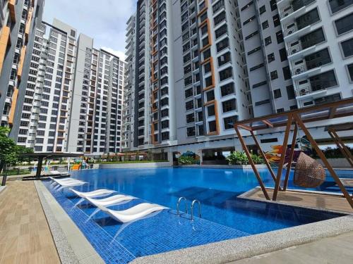 Πισίνα στο ή κοντά στο Family-Friendly Homey Unit with Parking