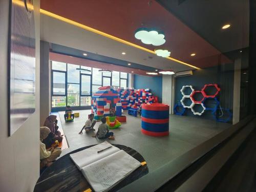 Η παιδική λέσχη του Family-Friendly Homey Unit with Parking