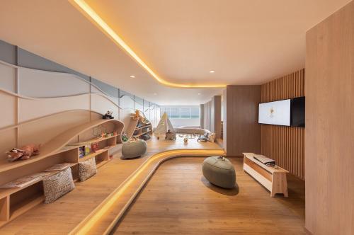 TV a/nebo společenská místnost v ubytování Eastin Resort Rayong