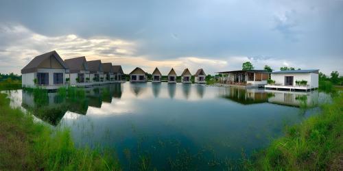 a row of houses sitting on a river at Burichan Resort in Ban Ko Takhian