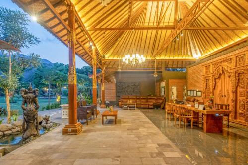 a large living room with a large ceiling at Taman Bidadari Eco Wellness in Pemuteran