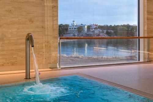 Bazén v ubytování Regatta Spa Hotel nebo v jeho okolí
